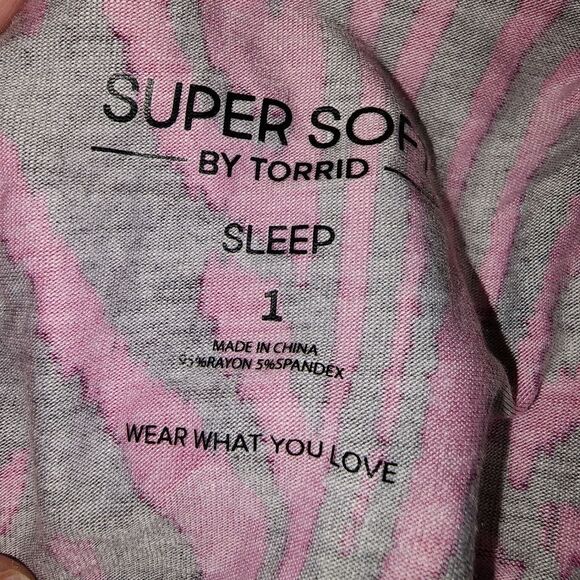 1X 14W 16W Torrid Pink Grey Zebra Lounge Romper Stretch Waist Keyhole Neck Closu - Picture 9 of 9